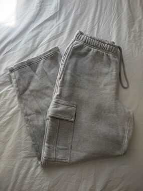 Aritzia Mega Fit Cargo Sweatpant